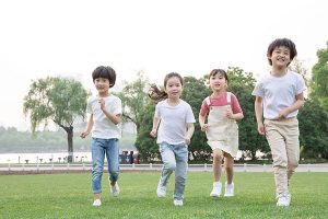 Ở lứa tuổi học sinh tiểu học các bộ phận trong cơ thể bé đang dần hoàn thiện