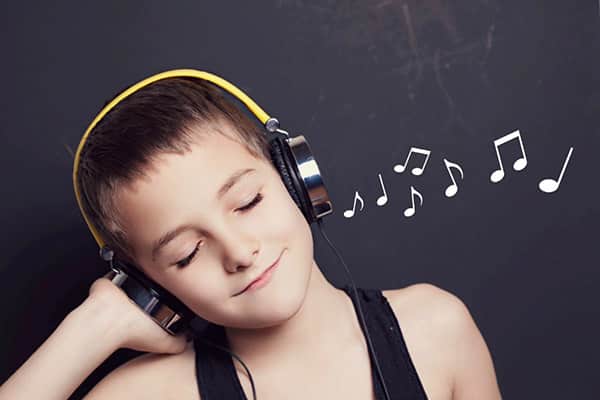 Âm nhạc có tác dụng phải triển trí nhớ và cải thiện khả năng tập trung ở trẻ
