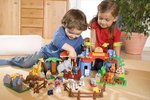 Đồ chơi vừa giúp trẻ giải trí vừa học hỏi được nhiều thứ