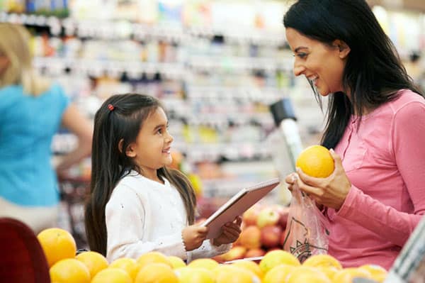 Hướng dẫn trẻ tính nhẩm khi mua hàng ở siêu thị để bé làm quen với các phép tính