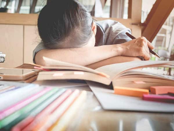 Thi cử, bài tập quá nhiều là nguyên nhân phổ biến gây stress học đường