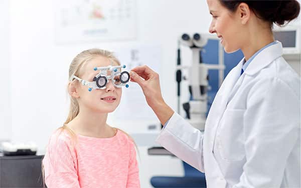 Không khám mắt định kỳ sẽ khiến tình trạng cận thị của bé nặng hơn