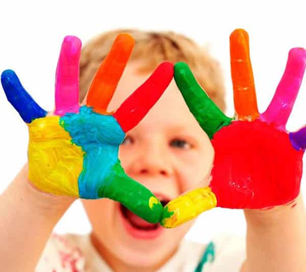 Cải thiện ngôn ngữ của trẻ bằng trò chơi đôi bàn tay